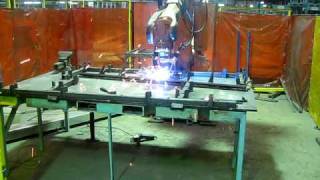 090504 Robot on E80 Lower Dunnage Bar 2