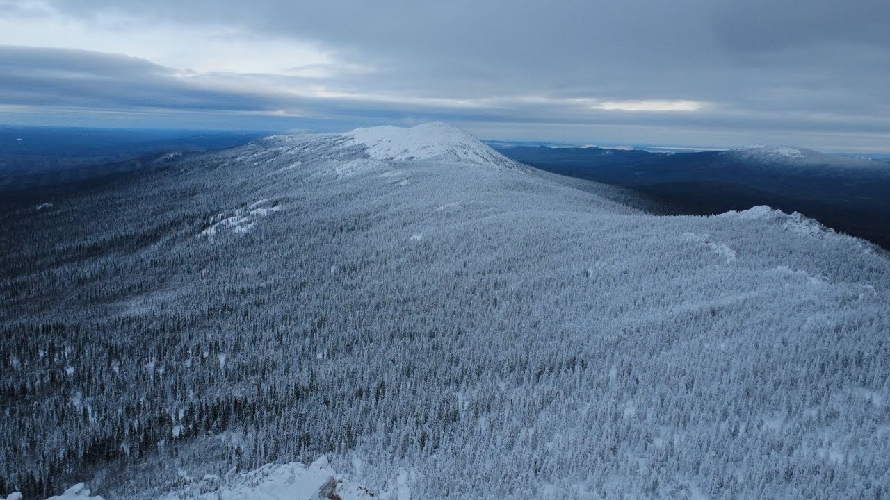 Откликной гребень зимой: полёт дрона над Таганаем.