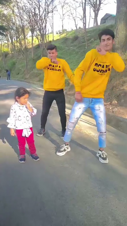 JAIPURIYA SAREE 😍 New Kumaoni Song #dance #public #viral #shorts