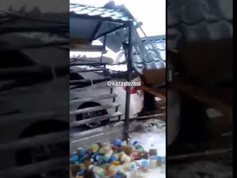 Мужчина сбил двух торговцев на трассе "Астана-Щучинск"