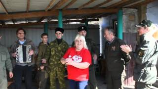 Оля-Пчёлка стала свидетелем спонтанного концерта терских казаков на Донбассе Оля-Пчёлка стала свидетелем спонтанного концерта терских казаков на Донбассе
