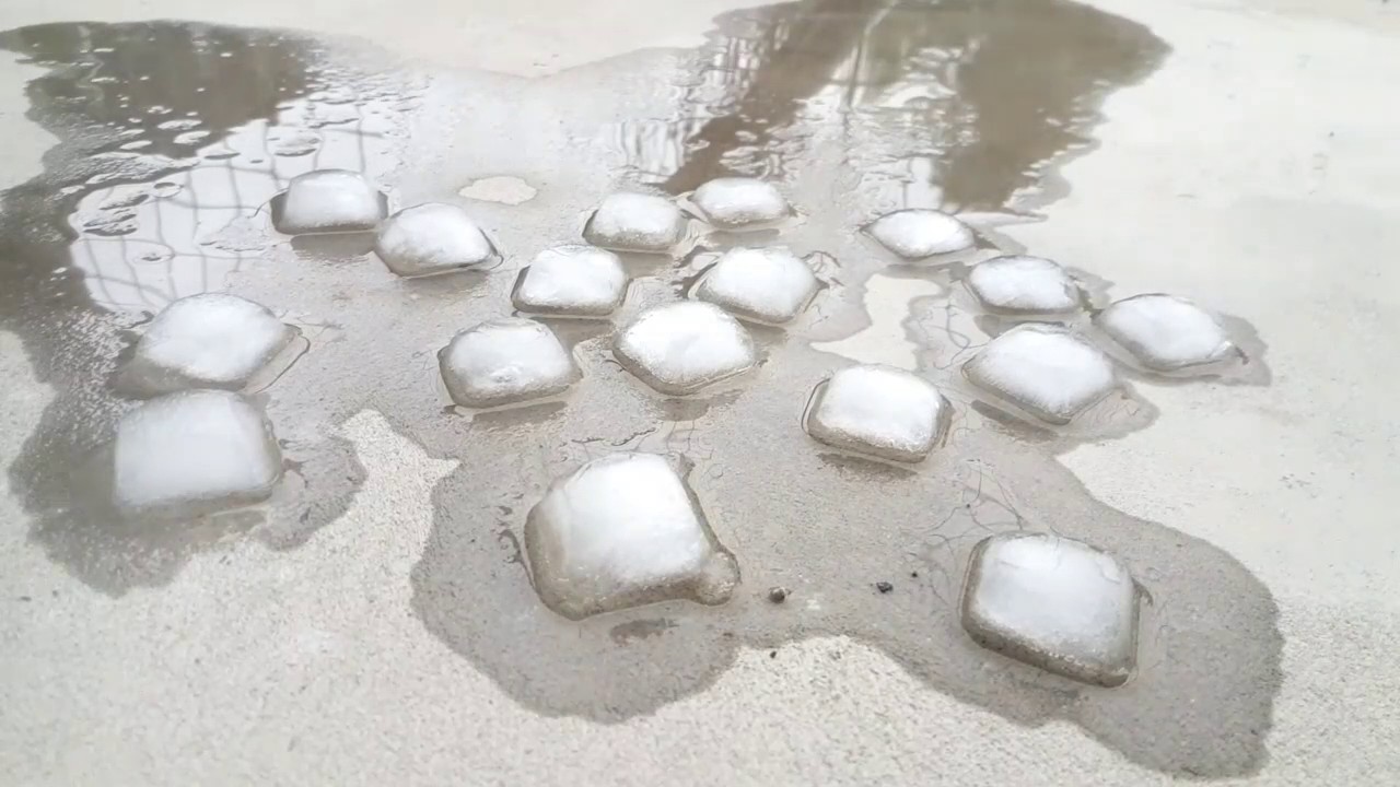 Time-lapse: Melting ice cubes in 15 seconds