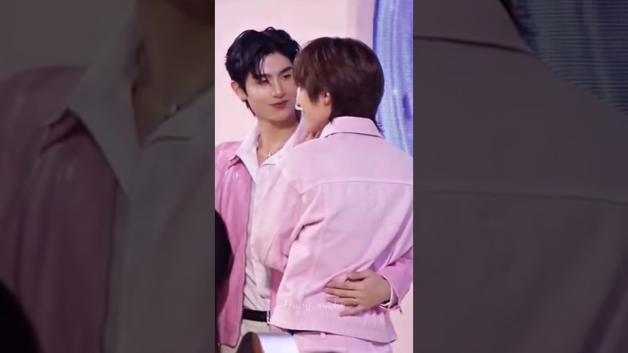 Cutie and the admirer❤️ 