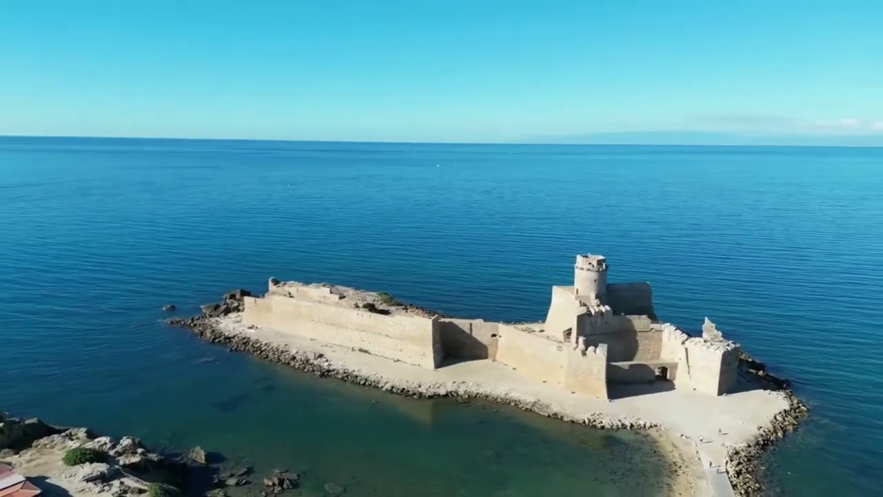 🏰 Sorvolo Epico su Le Castella – Il Castello sul Mare come non l’hai mai visto 🚁