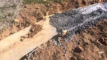 How to pour concrete for ditch swell, forms, joints, slope works.