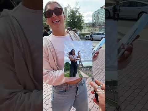 Asking Washington Spirit players to sign old photos #hoodnews #autographs #photo #soccer #viralvideo