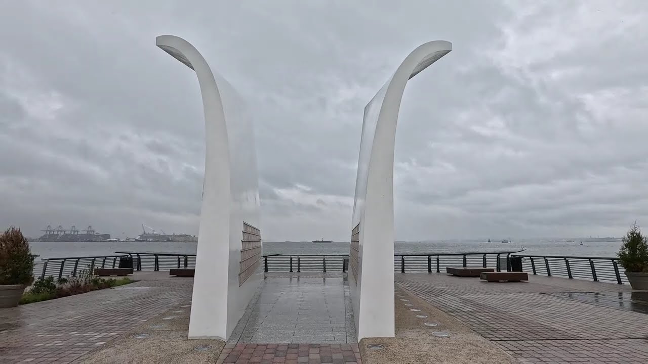 ⁴ᴷ⁶⁰ Walking NYC: St. George, Staten Island neighborhood tour