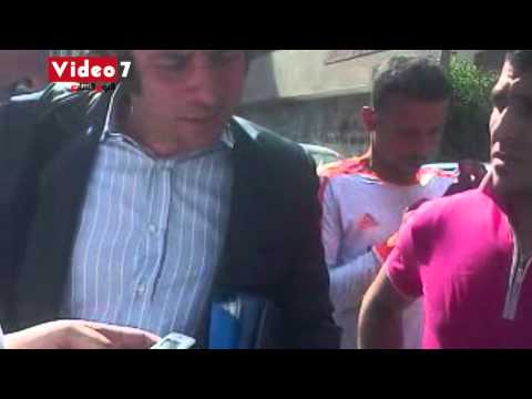 حمزاوى يقابل شكاوى عمال الغاز بالابتسام