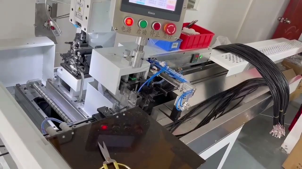 全自动护套线剥打端子机Fully automatic sheathed wire stripping and terminal crimping machine