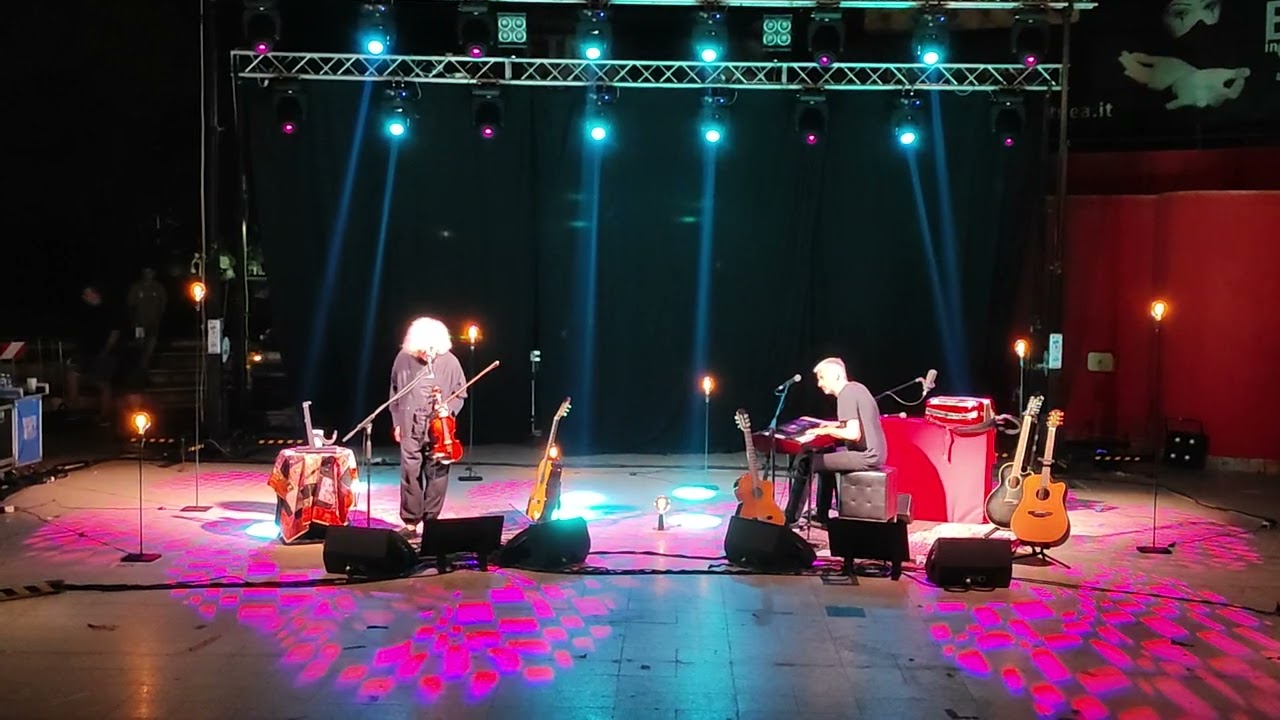 Angelo Branduardi & Fabio Valdemarin live Zafferana Etnea 1 ago 22 VANITA' DI VANITA' @emivin67