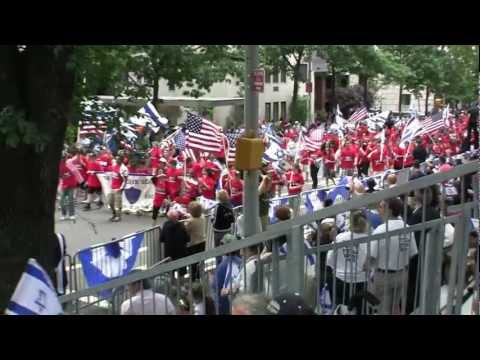 Arkia Jordache Float 2 & The Brandeis School in Israel Parade (113832)