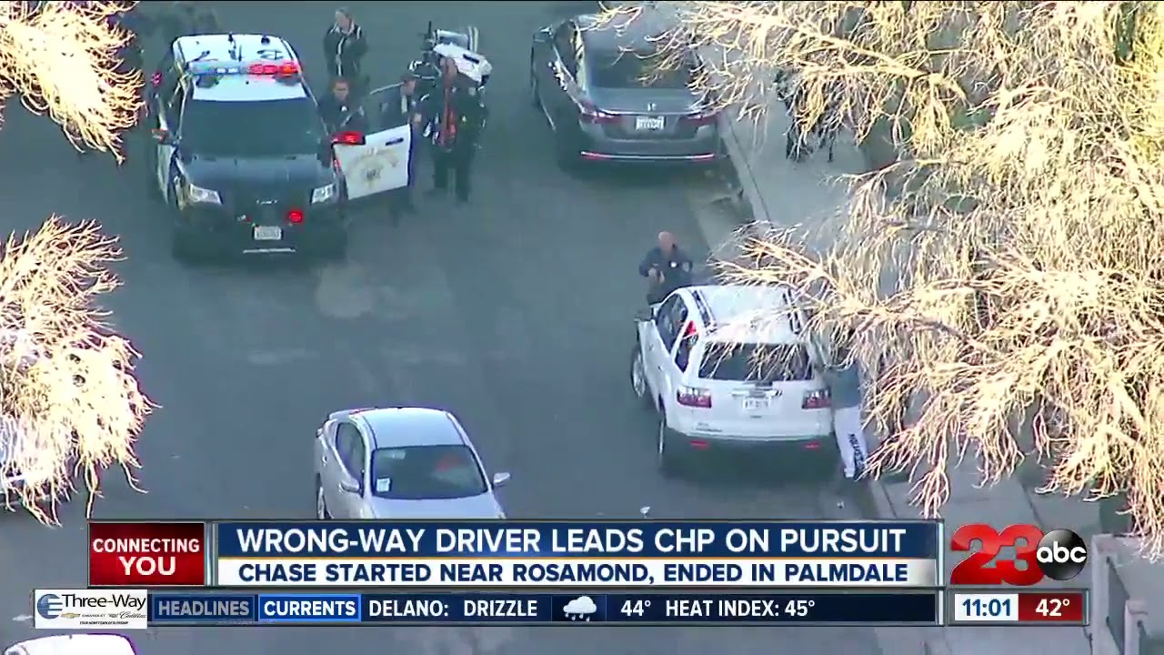Wrong-way driver leads CHP on pursuit - YouTube