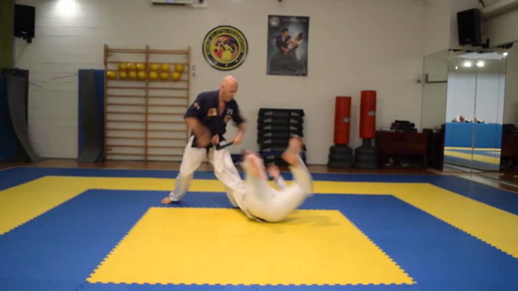 JU JITSU PISA: uso del nunchaku 1