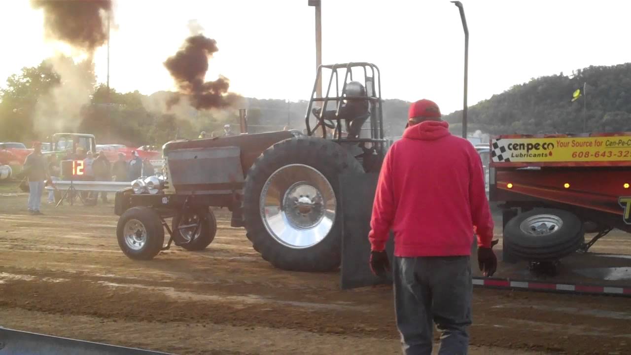 VIOLA WISCONSIN 2011 TRACTOR PULL OLIVER SUPER 88 BRIAN MAUSS YouTube