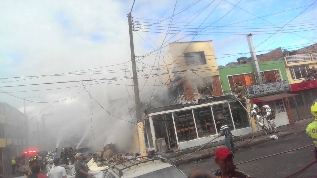 Avioneta cae en Bogota. Barrio el Lujan 03 - YouTube