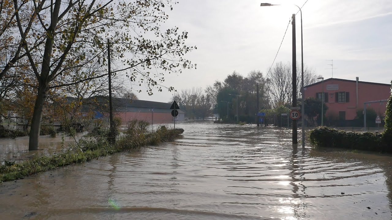 Il Po cresce velocemente. Ondata di piena nel mantovano dalla notte.