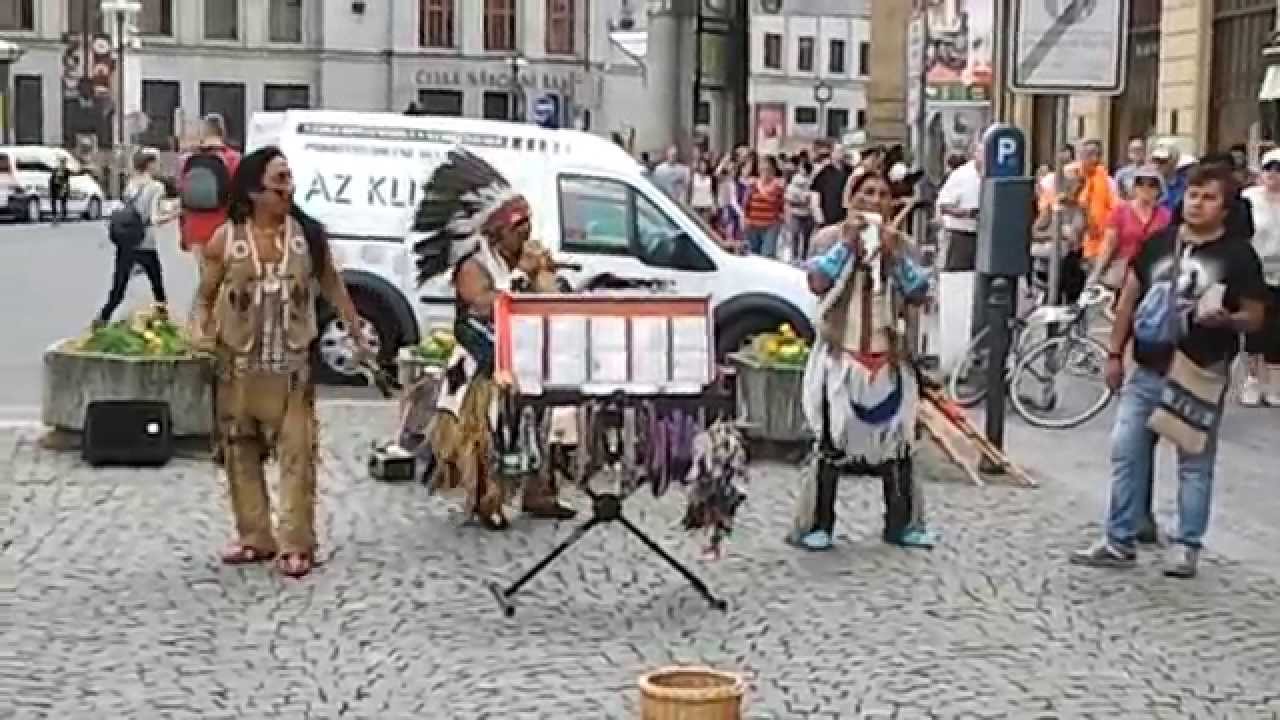 Indiáni na Náměstí Republiky