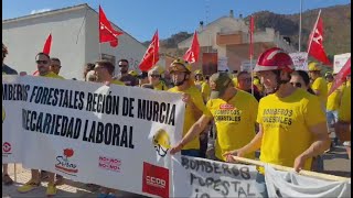 Bomberos Forestales de Murcia exigen mejoras laborales y "llegar a fin de mes" - laSexta Noticias