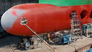 The Scary Process of Repainting a Gigantic Container Ship