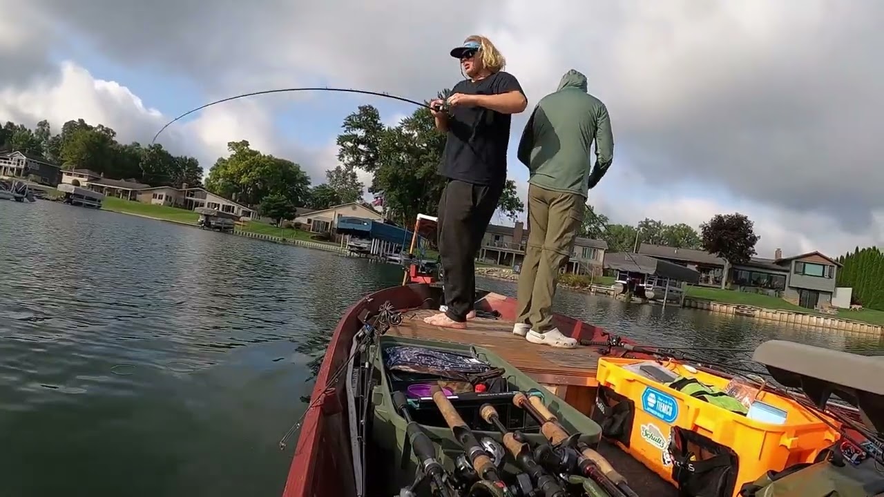 Bass Fishing Inland Oakland County with Livescope for Hungry Pre-Fall Fish