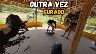 EP-47 Dessa vez tive dois ajudantes pra consertar o pneu. #viagemdemoto 