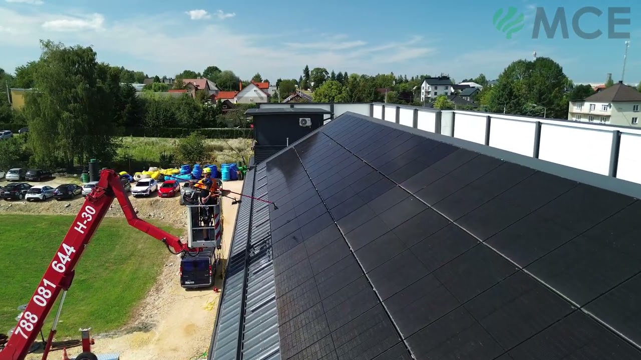 Czy panele fotowoltaiczne trzeba myć? Zobacz, jakie to ma znaczenie! MCE