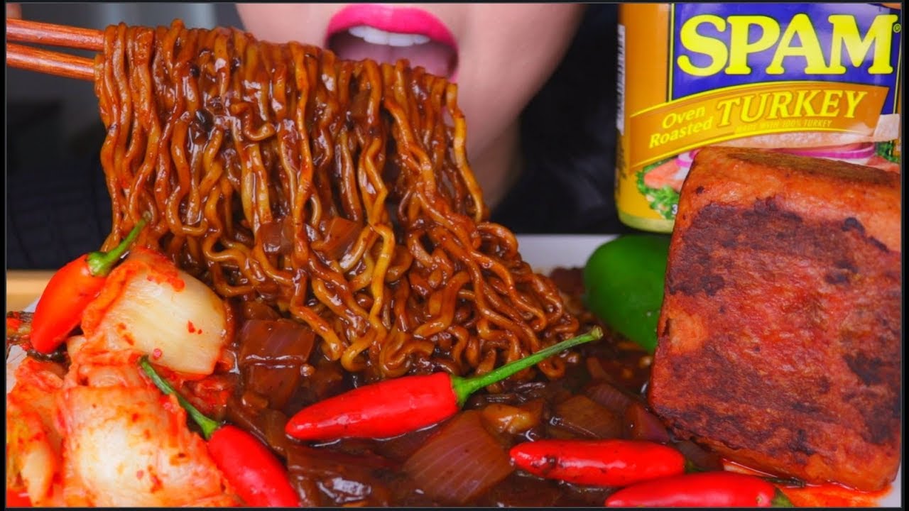 ASMR BLACK BEAN NOODLES + SPAM + KIMCHI + CHILLI | 炸酱面 咀嚼音 | 먹방