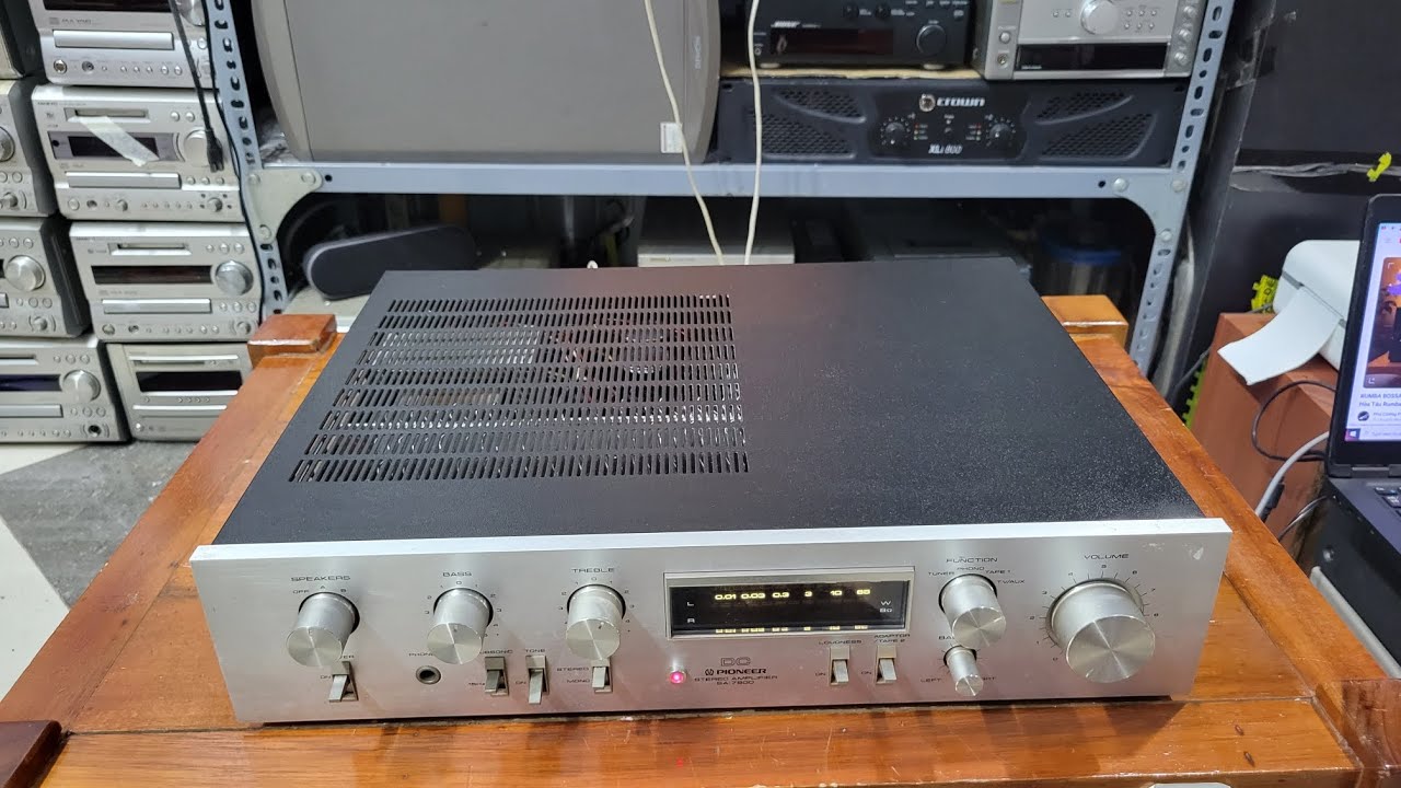 パイオニア　SA-7900 Pioneer SA 7900 amplifier runs on 4 transistors and 2 screws, good