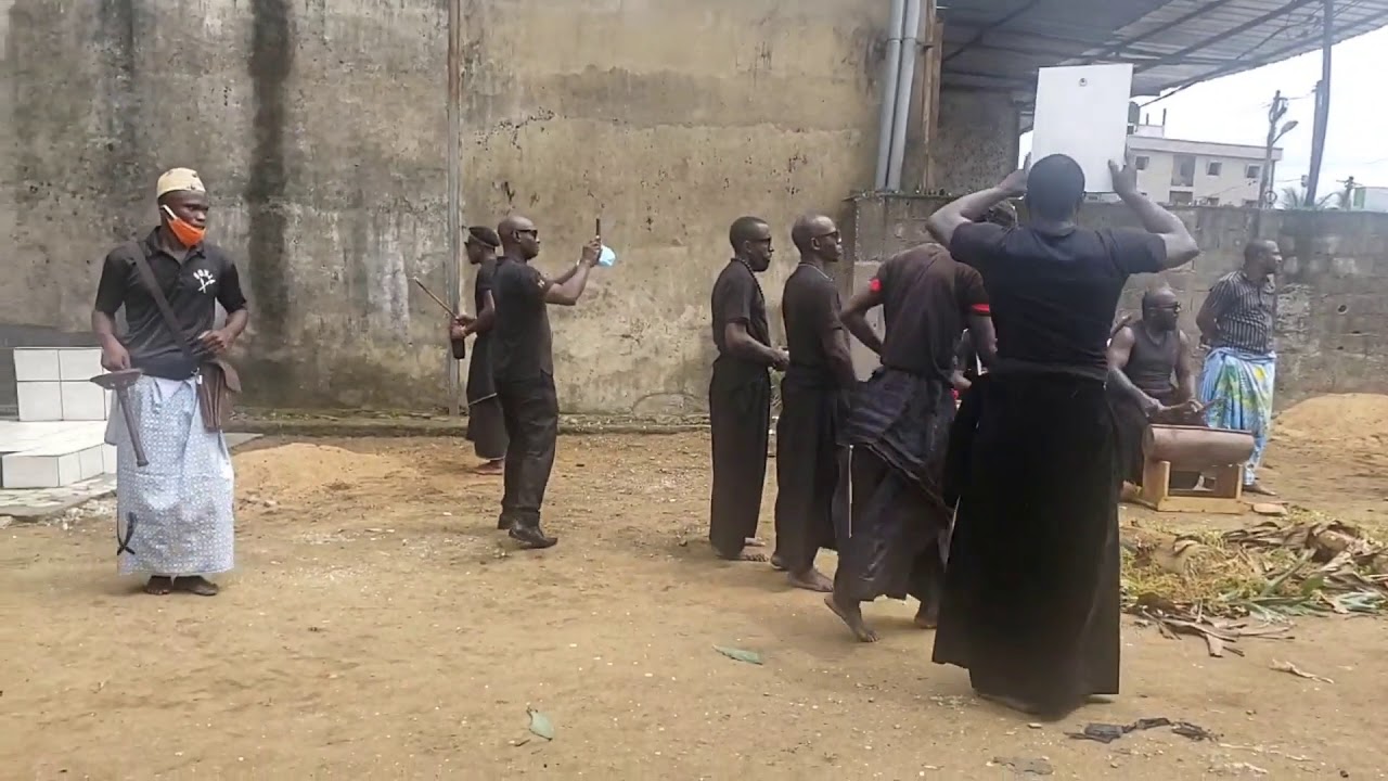 OBSÈQUES DU CHEF DES SOLDATS TRADITIONNELS