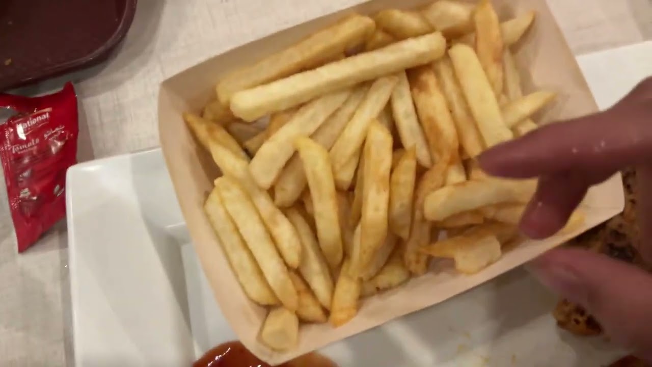 Rating food from hen n'bun also first video🥳🍟