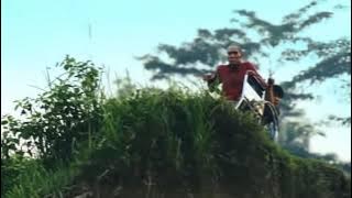 CEWE CANTIK MANDI DI SUNGAI ,DI INTIP WARGA