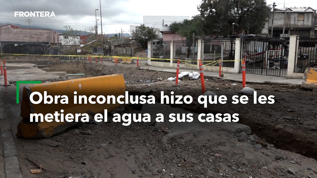 Obra inconclusa hizo que se les metiera el agua a sus casas - YouTube