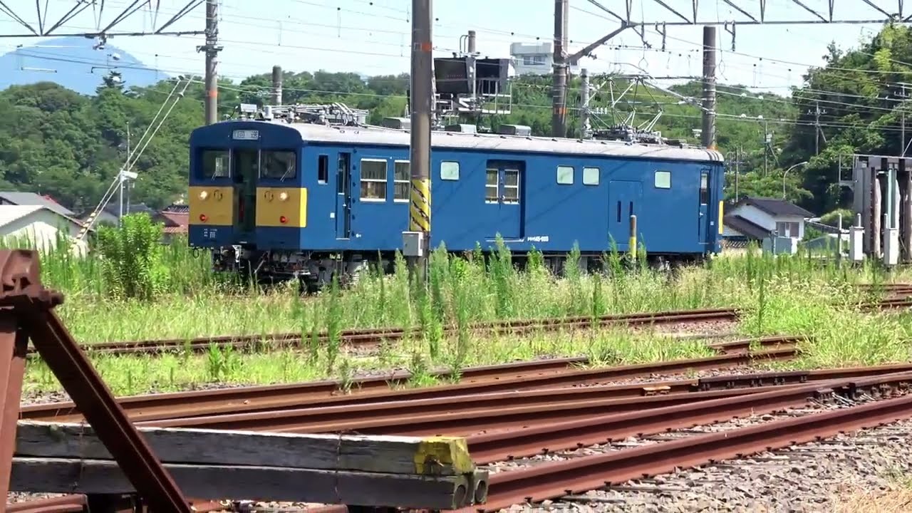 非冷房車 クモヤ145 (Aug-2023) 酷暑の入換 - YouTube