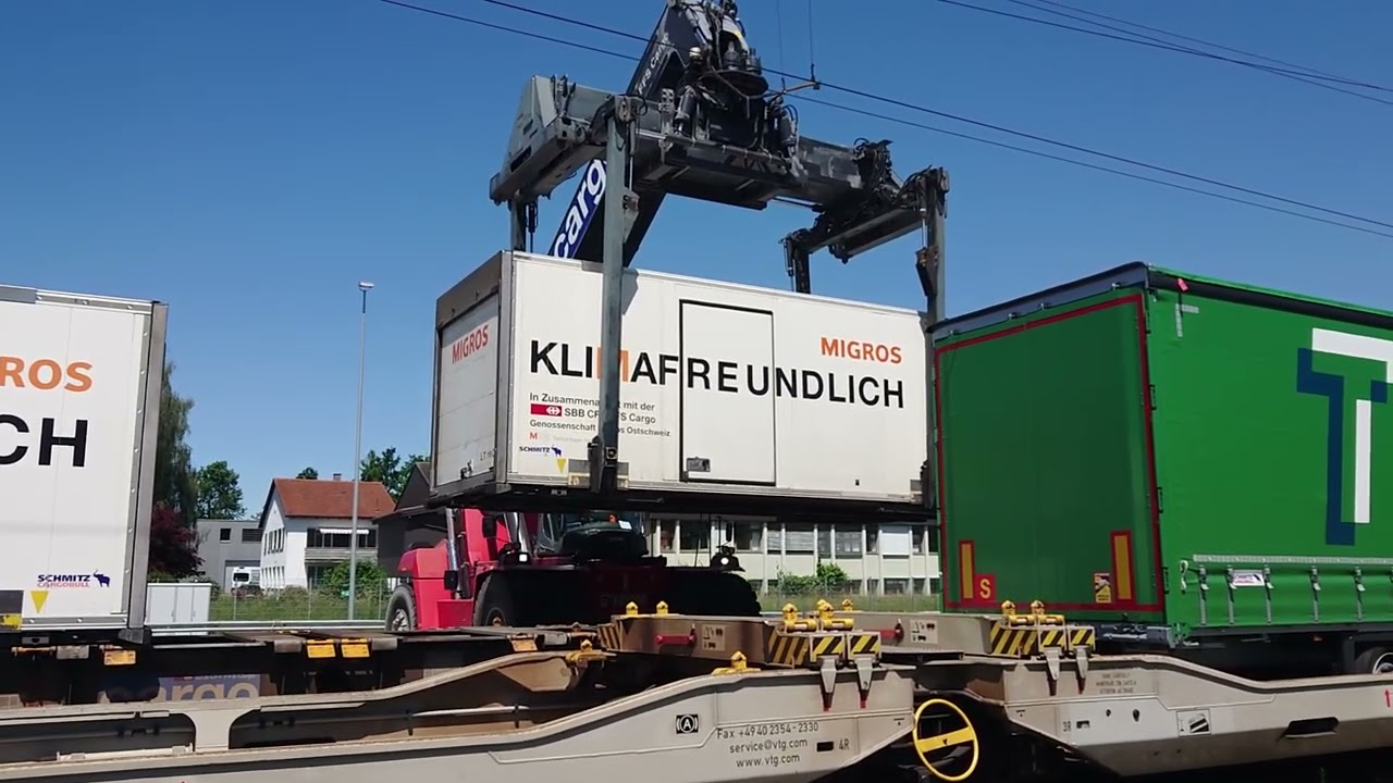 Warenumschlag (SBB Cargo) am Regionalen Terminal in Gossau St. Gallen