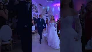 Hyrja e nuses me babin 🥰#short #wedding #albania #hidajetdervishi #dasma #event #bride #studiojeti