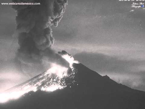 Extraordinaria explosión del Volcán Popocatépetl 3 de abril 2016 20:32 horas