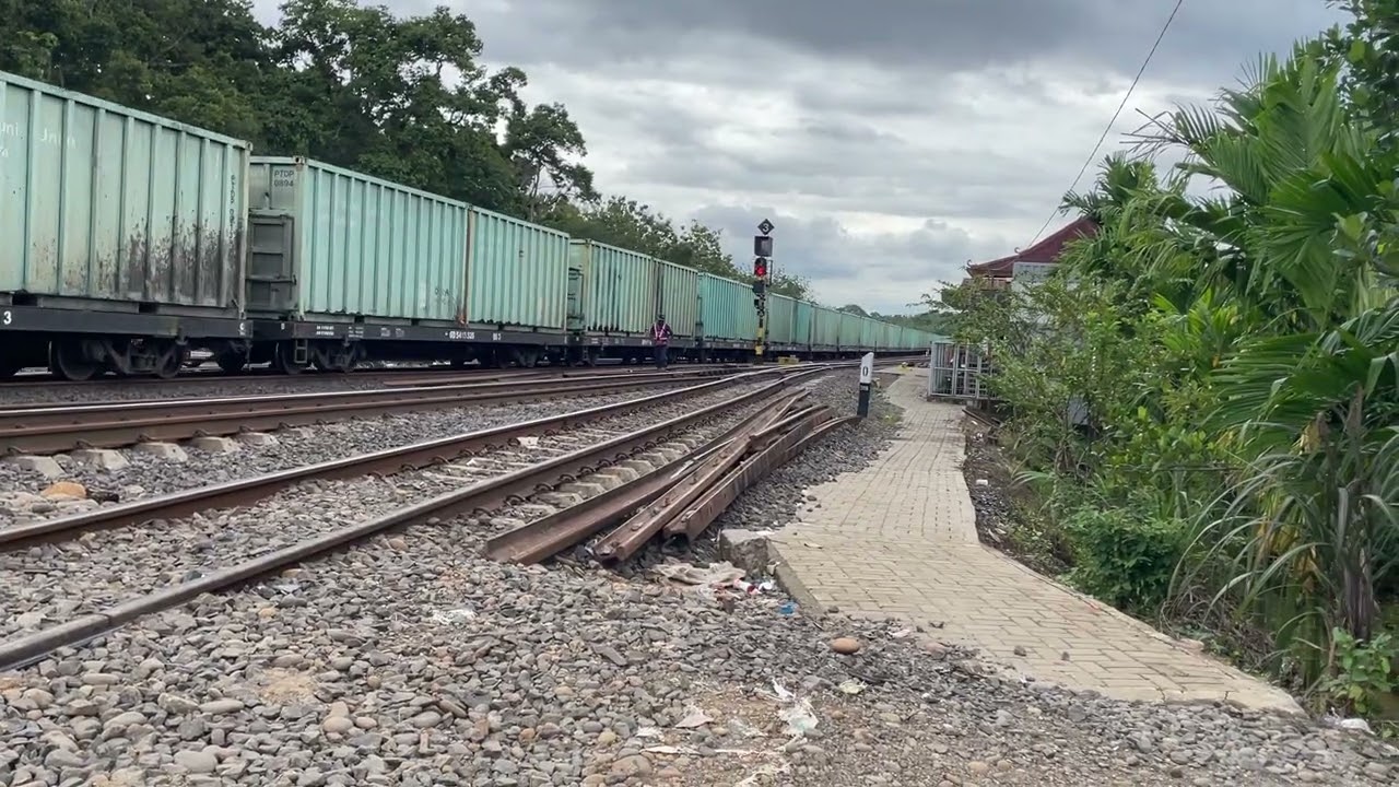 cc206 membawa 60 rangkaian ka baraserdang