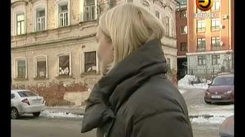 В центре города рушится жилой дом