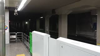 大阪メトロ中央線400系　到着