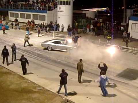 Opala explodindo o motor e pegando fogo no sambodromo 14-07-09