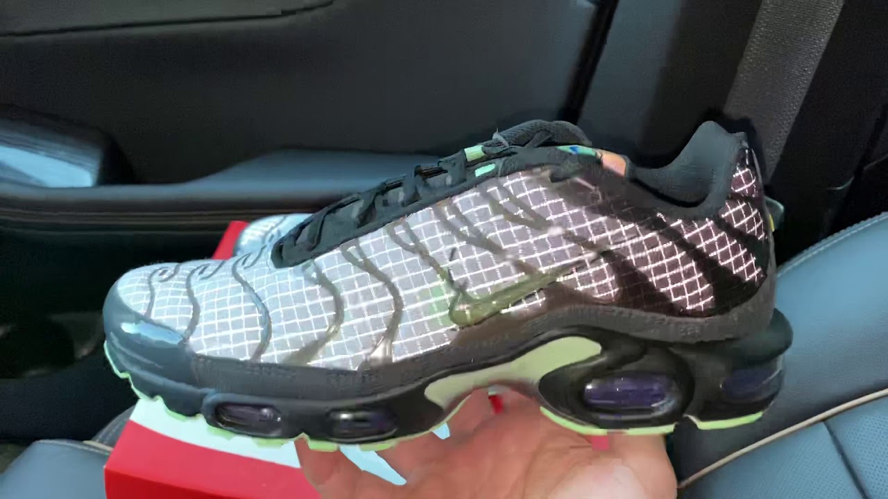 nike air max plus green glow