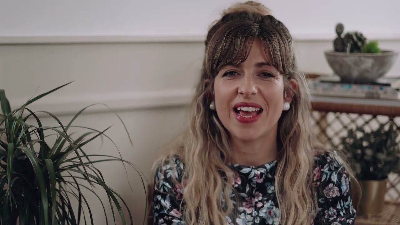 Meet Your Celebrant: Isabel (English)