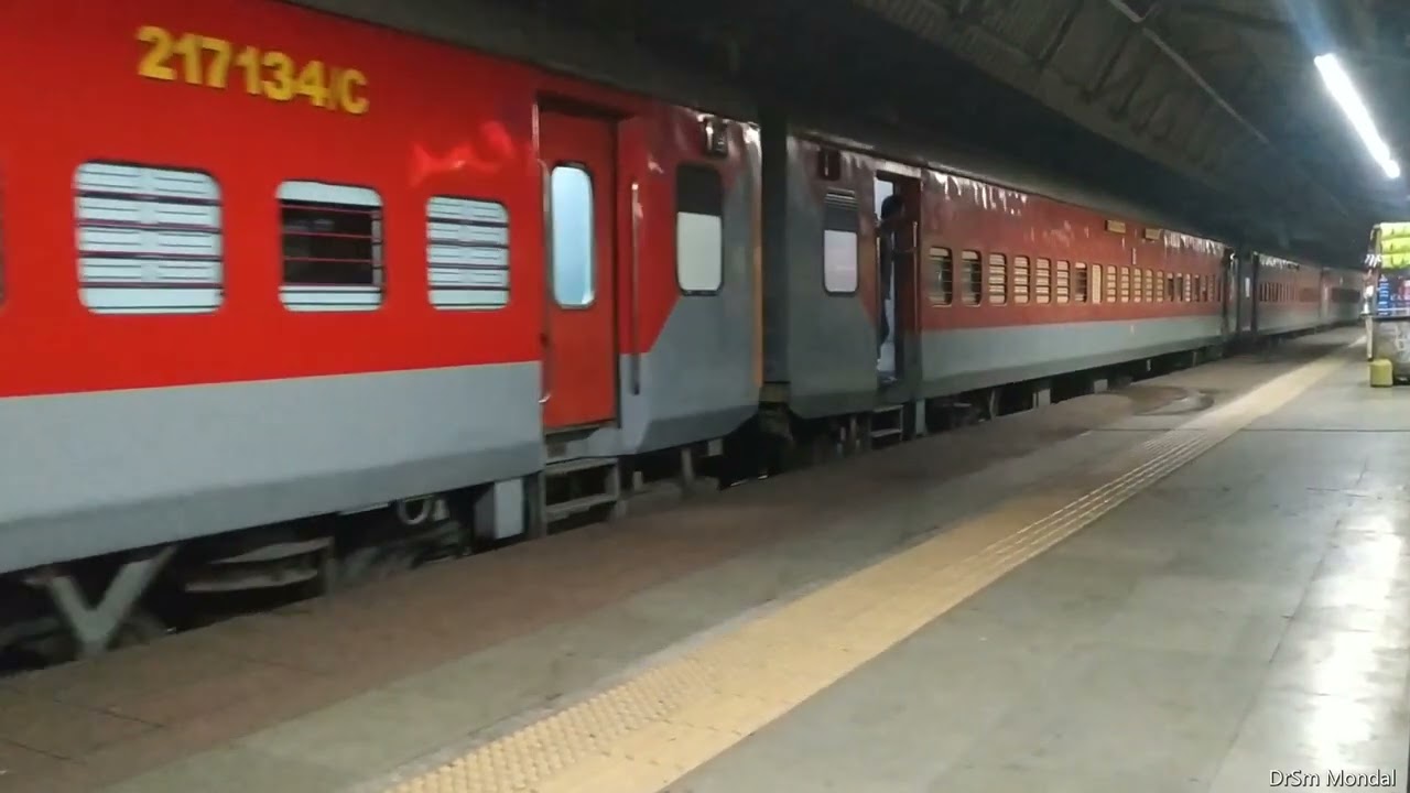 Rajendra Nagar- Howrah Express (12352) departure from BWN Jn