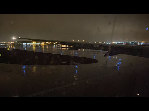 United Airlines Boeing 777-300ER Rainy and Turbulent Takeoff from Washington DC (IAD)