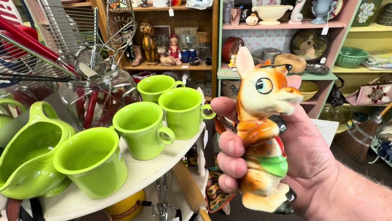 Vintage Glass Shopping At An Antique Mall In Grants Pass Oregon