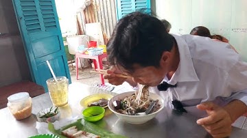 Ghé quán bún nước lèo Em gái người khmer bán 3 đời đường vào cây dầu lớn | Trà Vinh " Hiệp Bên Lề TV