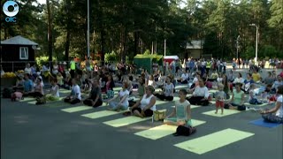 По случаю Международного дня йоги в Новосибирске прошла серия мастер-классов