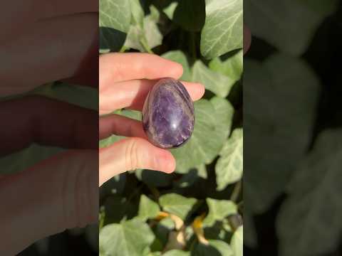 ОДНЕ! Сувенірний камінь інтер'єрне яйце Аметист натуральний 40х30мм 50,9г, видео 1