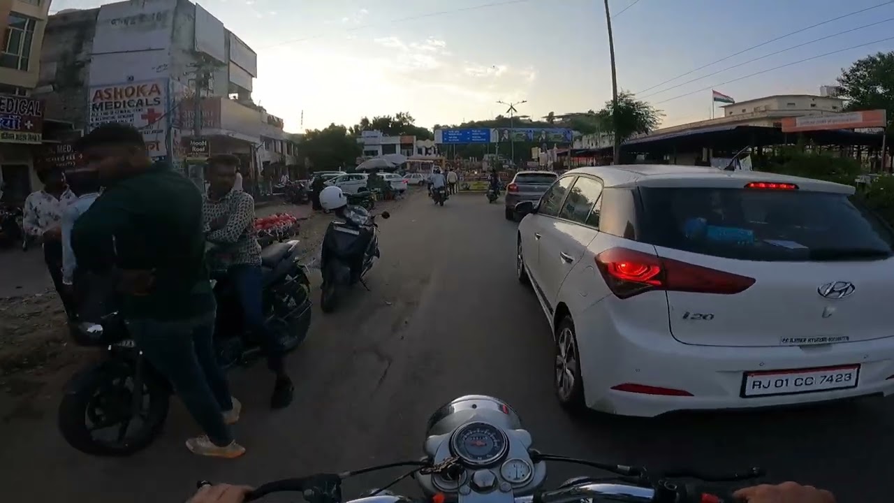 ROYAL ENFIELD BULLET 350 PURE SOUND | CITY RIDE