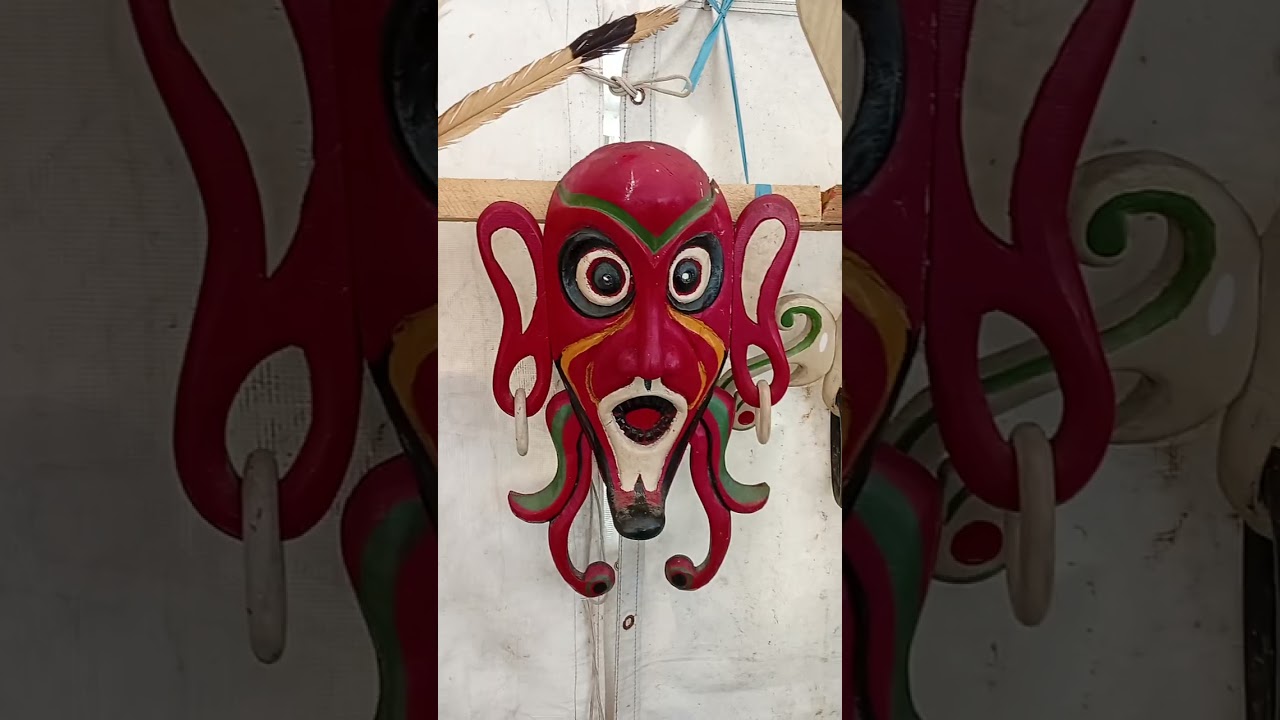 Pameran Mandau suku Dayak dari bermacam suku di Kalimantan... 